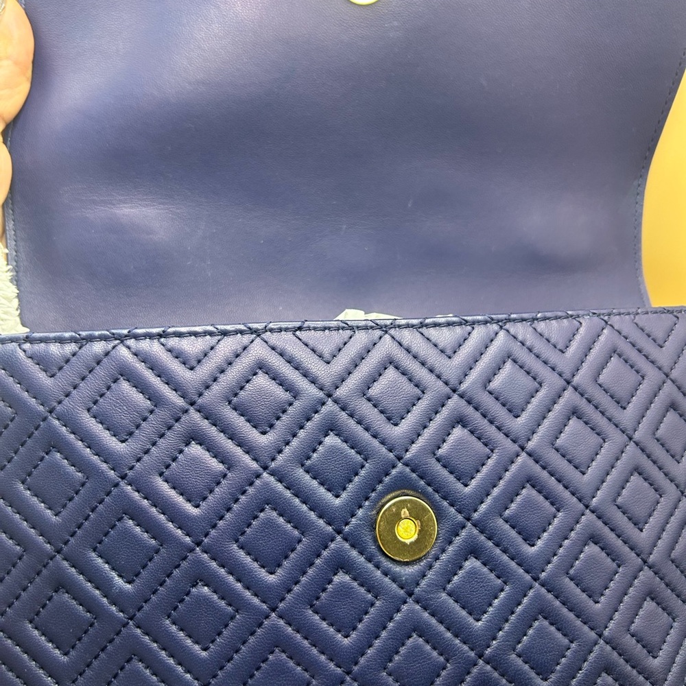 Tory Burch Blue Quilted Leather Chain Shoulder Bag | Gold Hardware | Tassel - Picture 3 of 12